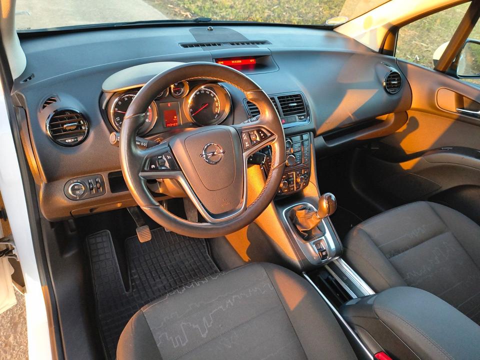 Opel Meriva 2012 — photo 6
