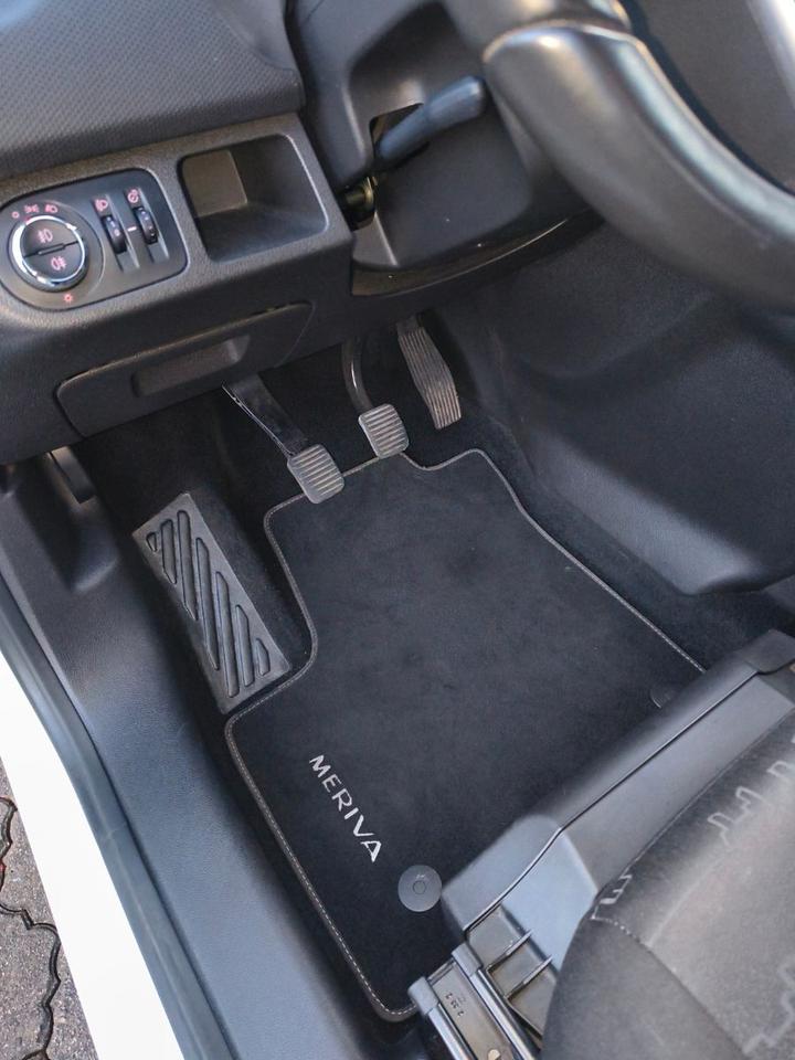 Opel Meriva 2012 — photo 8