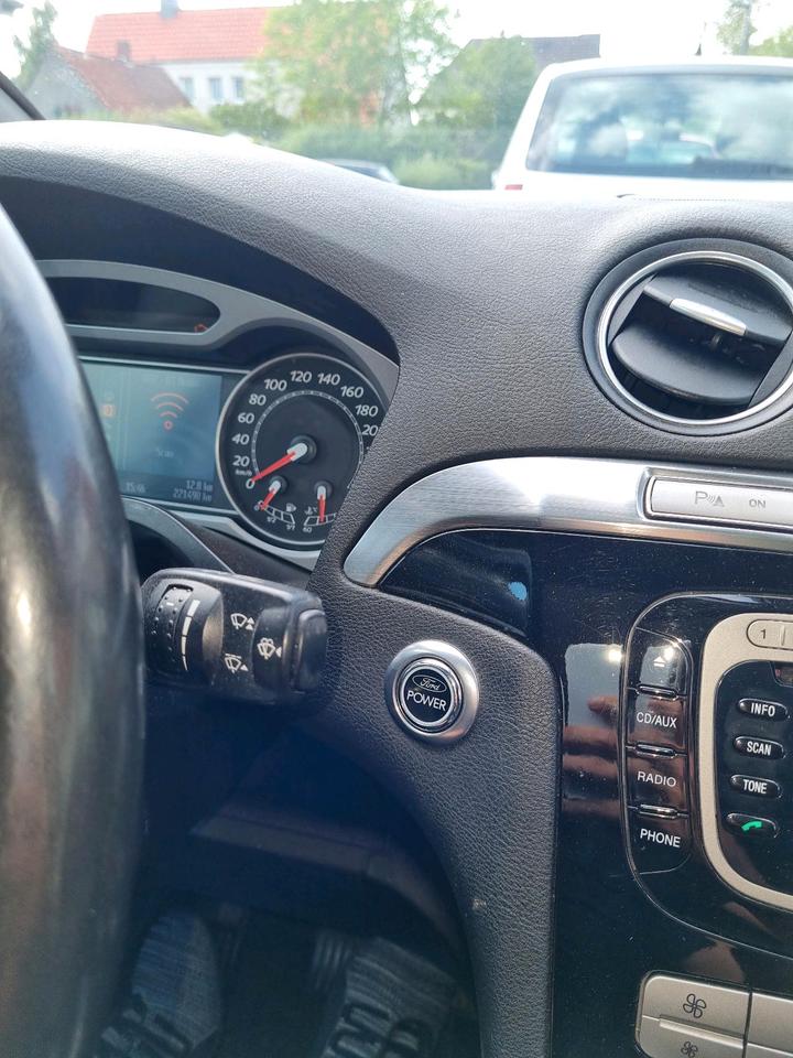 Ford S-Max 2010 — photo 9