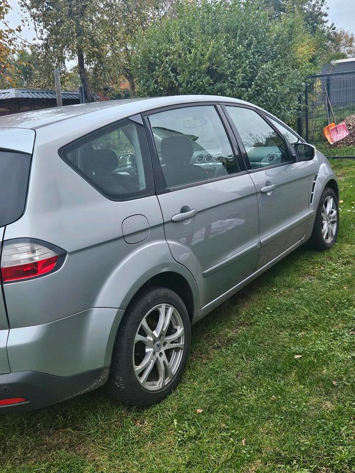 Ford S-Max 2008 — rear view