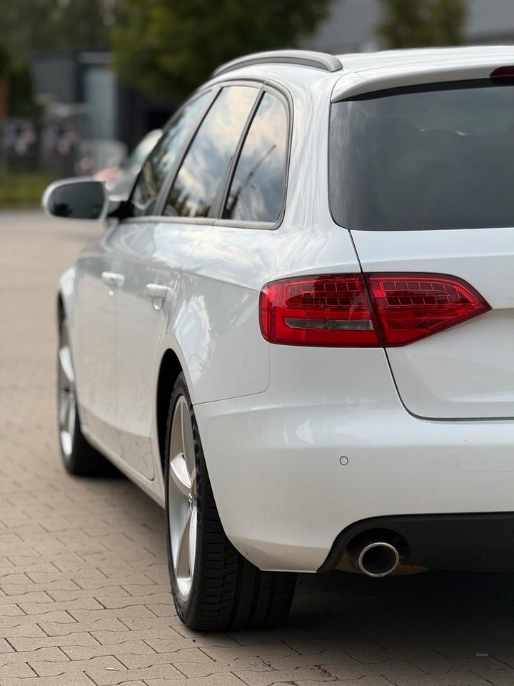 Audi A4 2010 — photo 11