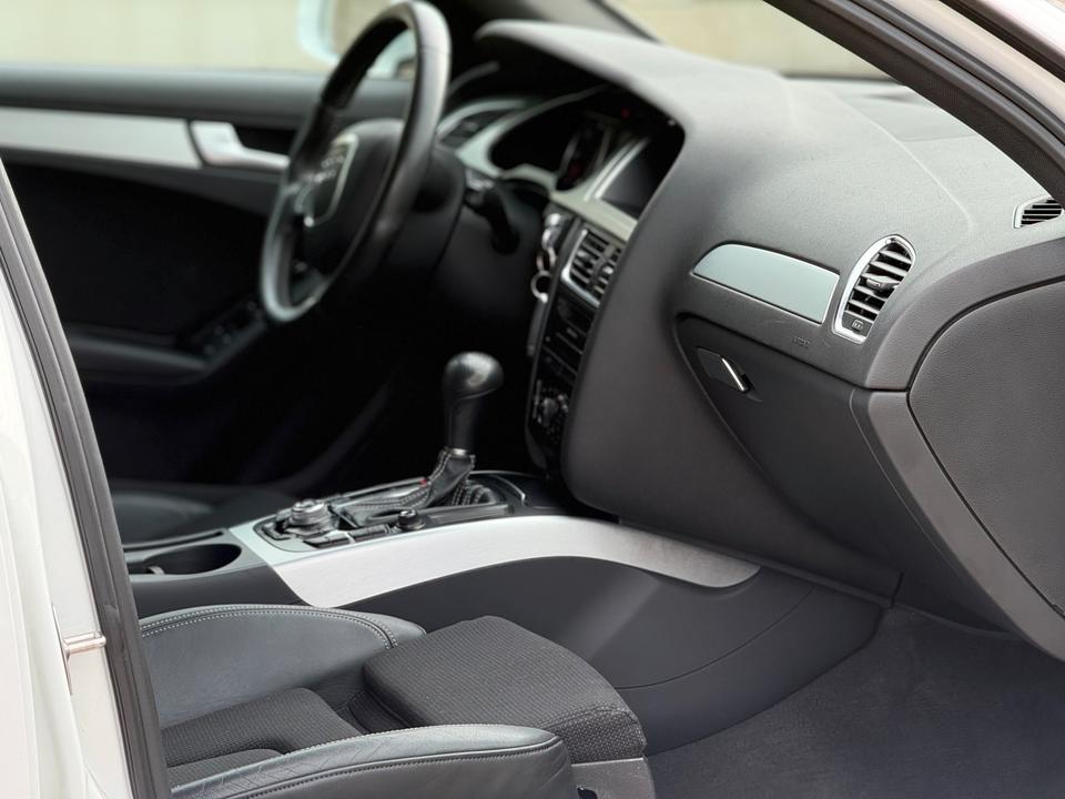 Audi A4 2010 — photo 12