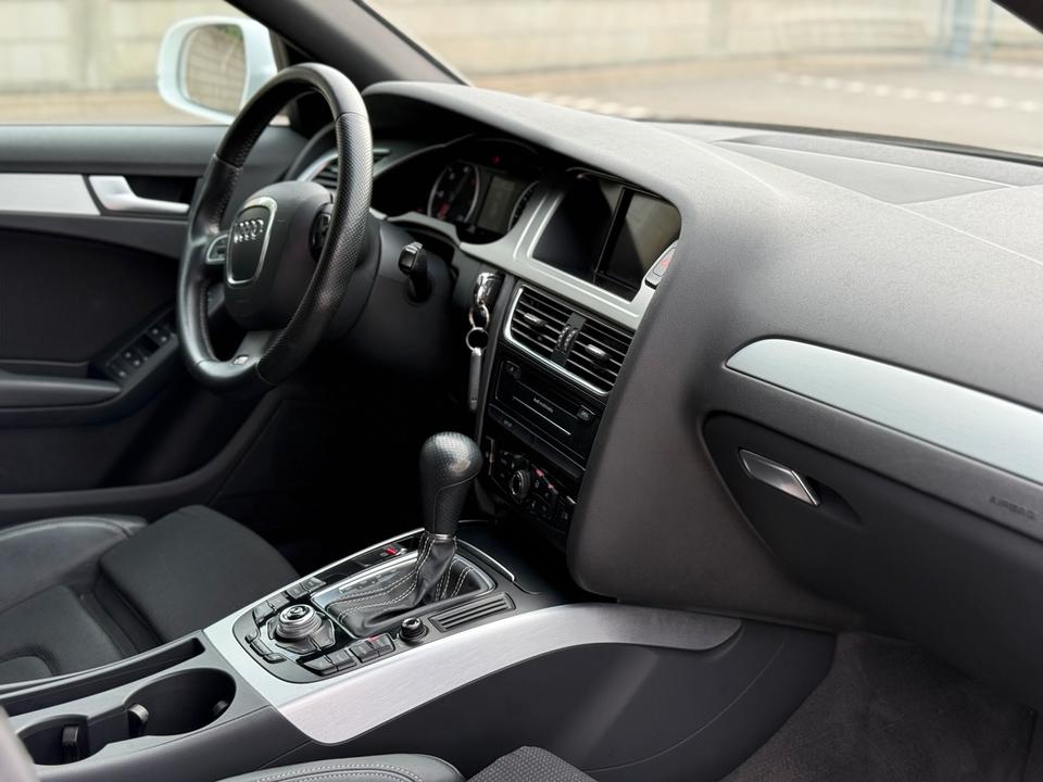 Audi A4 2010 — photo 13
