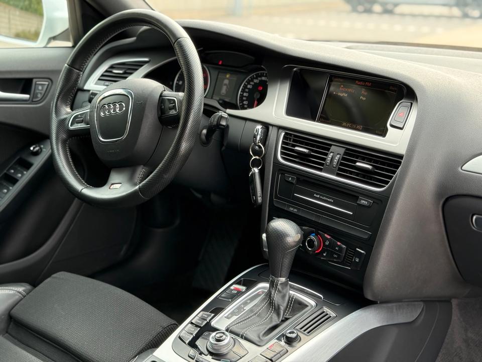 Audi A4 2010 — photo 14