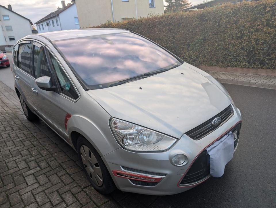 Ford S-Max 2012 — вигляд ззаду