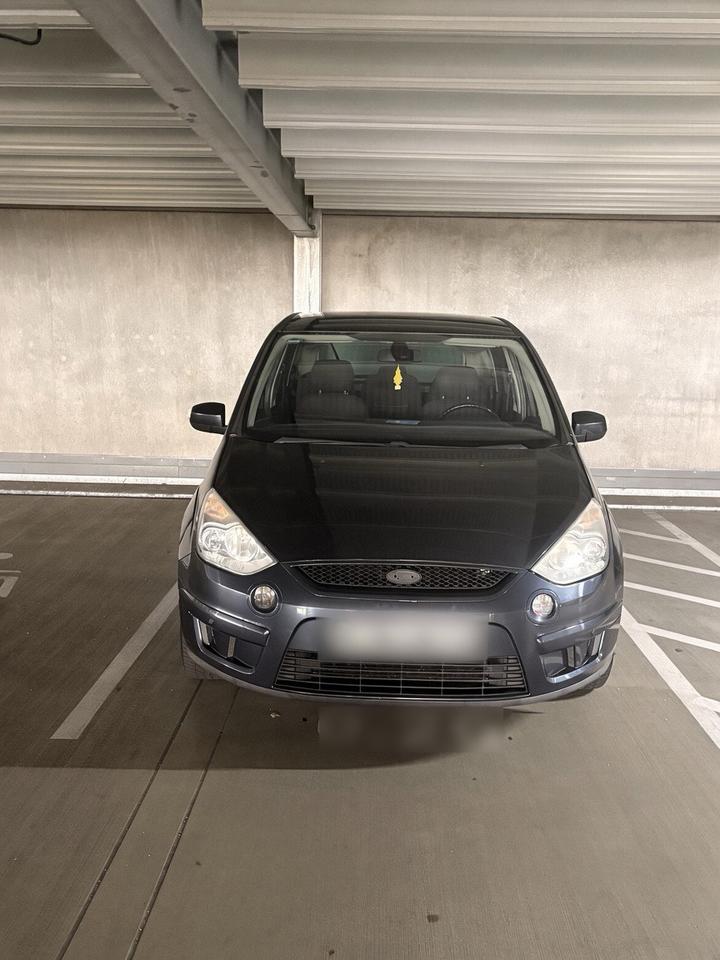 Ford S-Max 2006 — rear view
