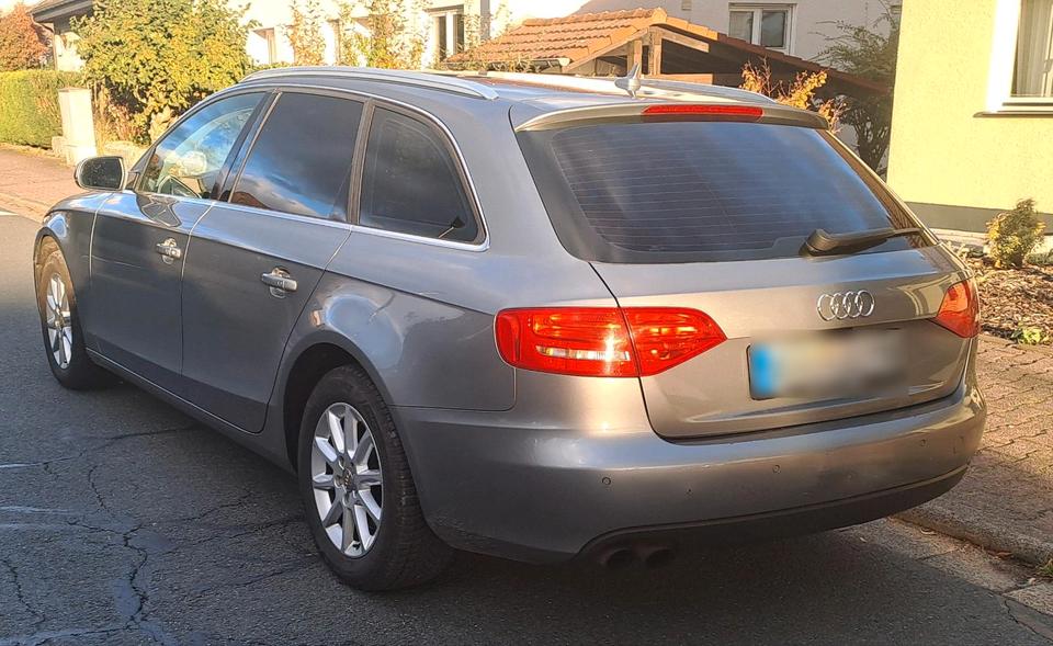 Audi A4 2010 — салон