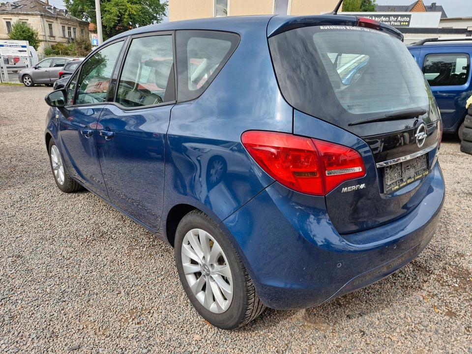 Opel Meriva 2015 — вигляд ззаду