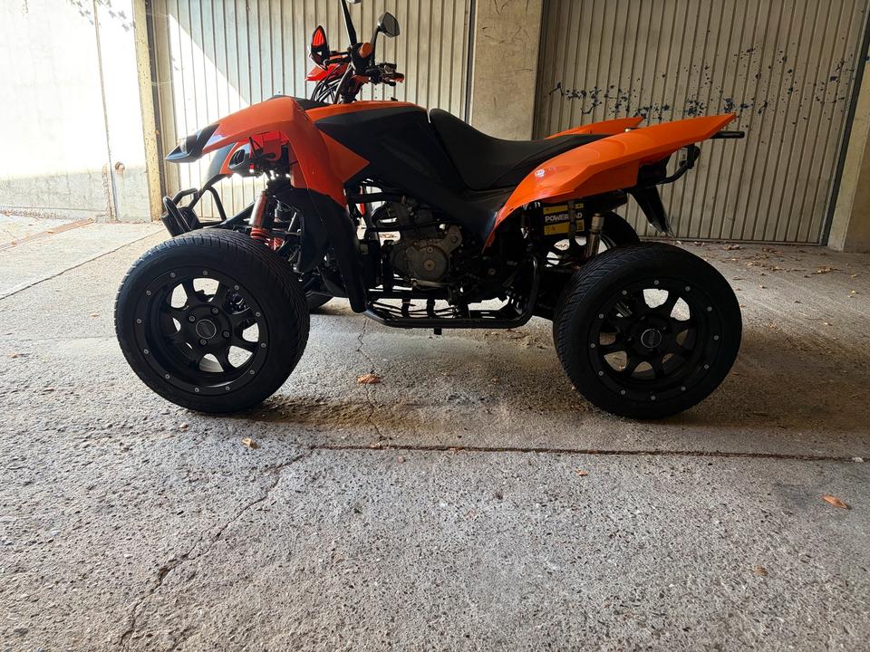 Weitere Motorräder Adly 500S Subaru Motor Top Zustand 2009 — rear view