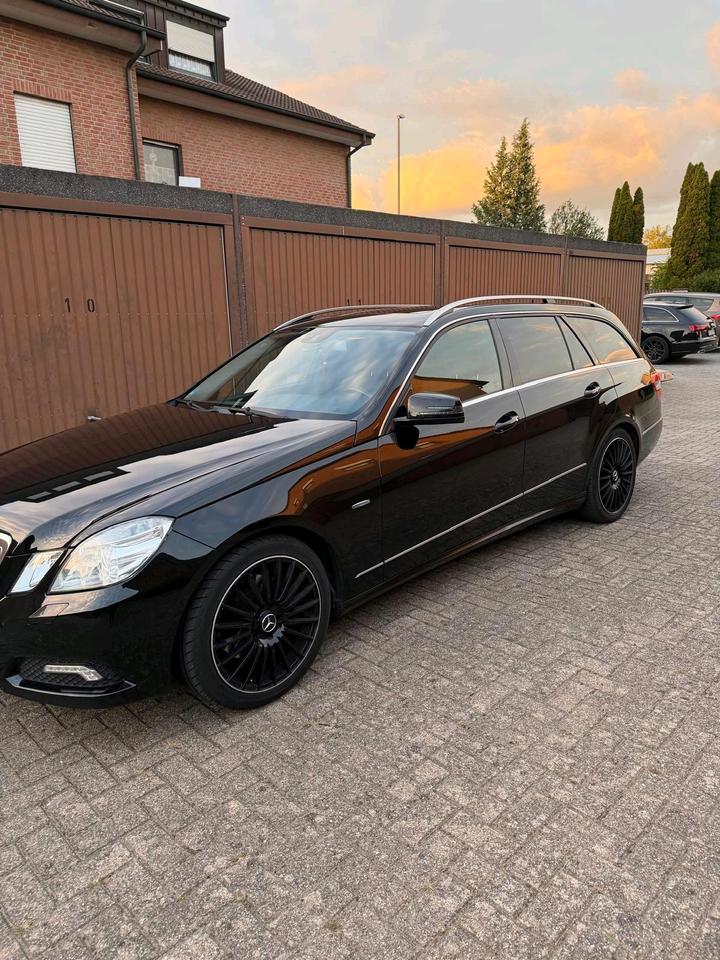 Mercedes Benz 250 2010 — rear view