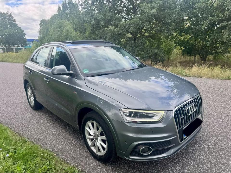 Audi Q3 2012 — rear view