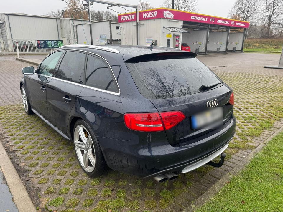 Audi A4 2011 — engine