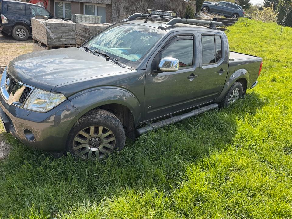 Nissan Navara 2015 — салон