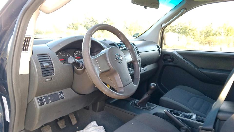 Nissan Navara 2007 — interior