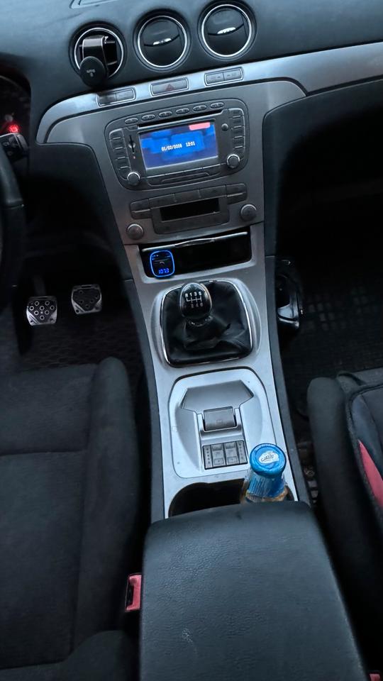Ford C-Max 2009 — photo 16