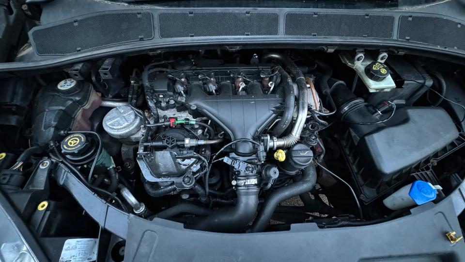 Ford C-Max 2009 — photo 17