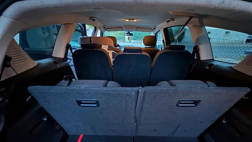 Ford C-Max 2009 — photo 19