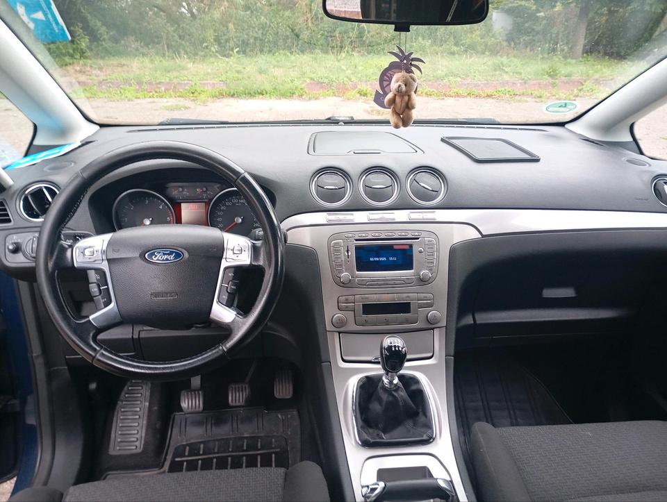 Ford S-Max 2010 — photo 11