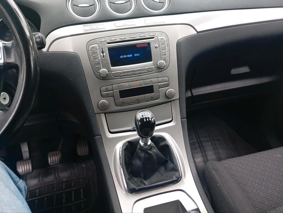 Ford S-Max 2010 — photo 13
