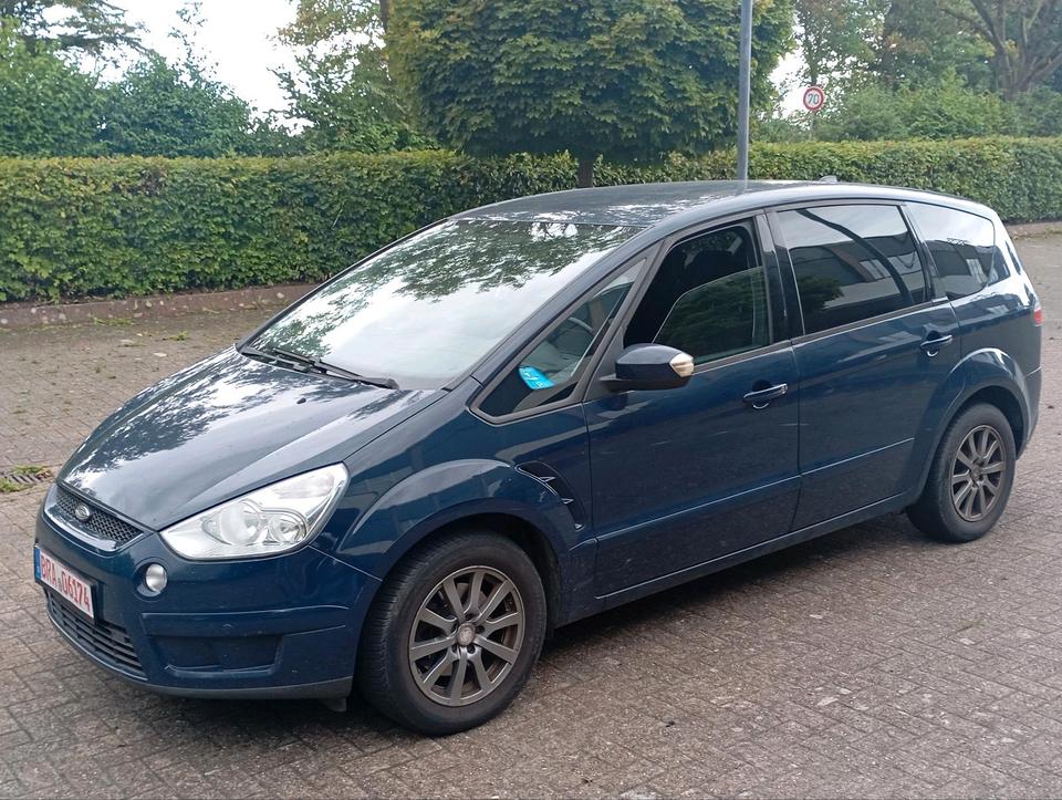 Ford S-Max 2010 — rear view
