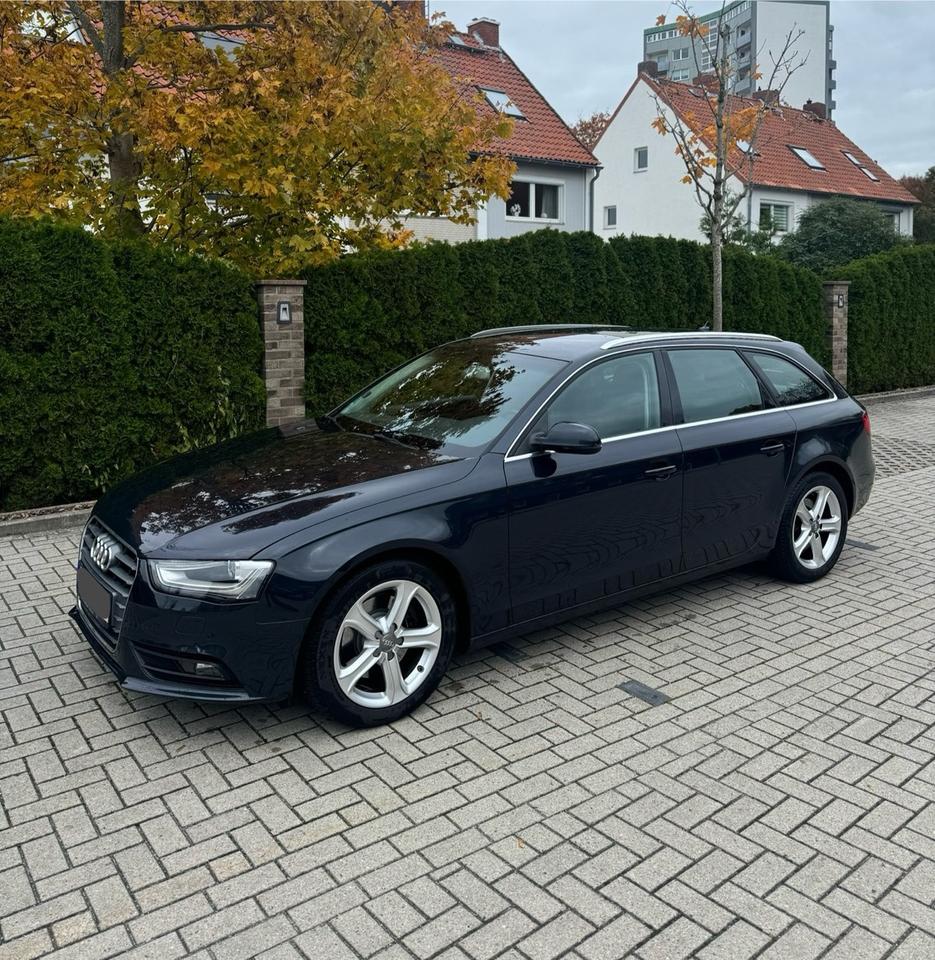 Audi A4 2014 — rear view