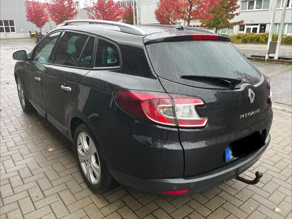 Renault Megane 2012 — rear view