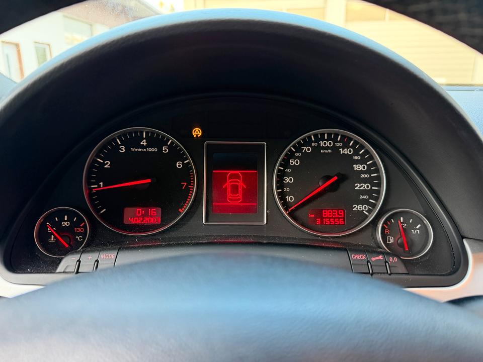 Audi A4 2004 — photo 10