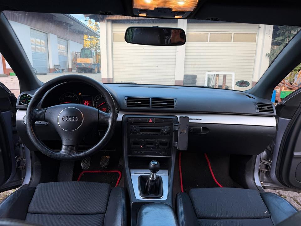 Audi A4 2004 — photo 13