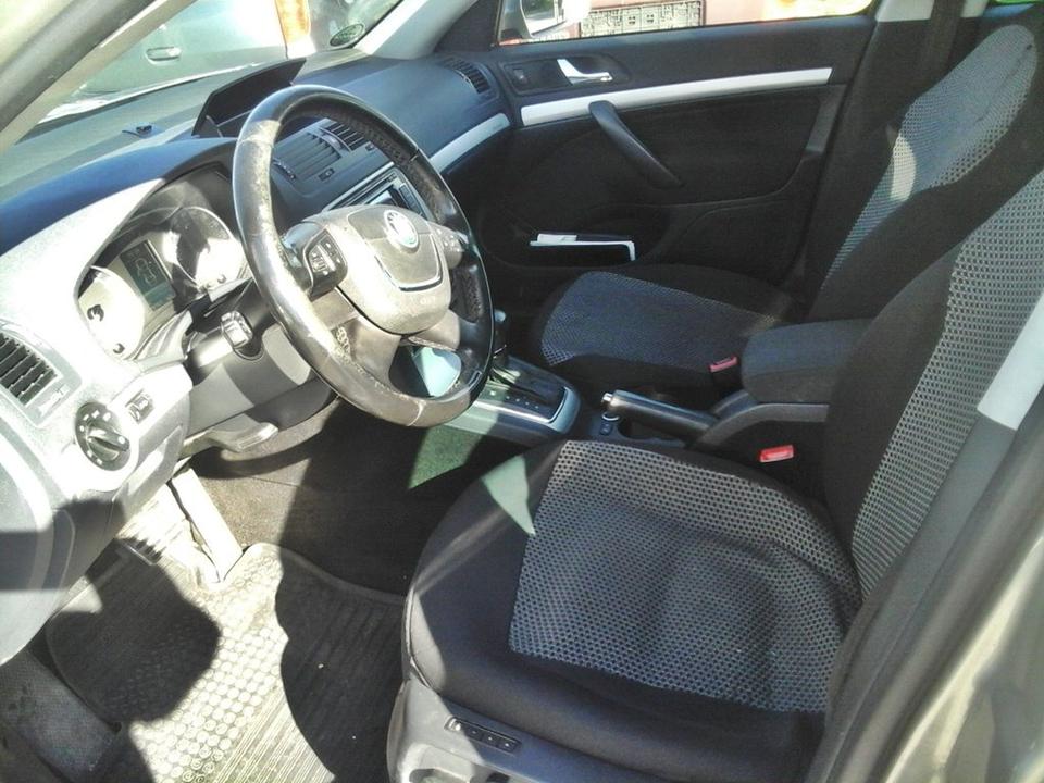 Skoda Octavia 2012 — interior