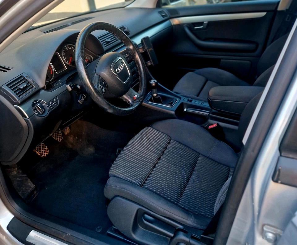 Audi A4 2004 — photo 6