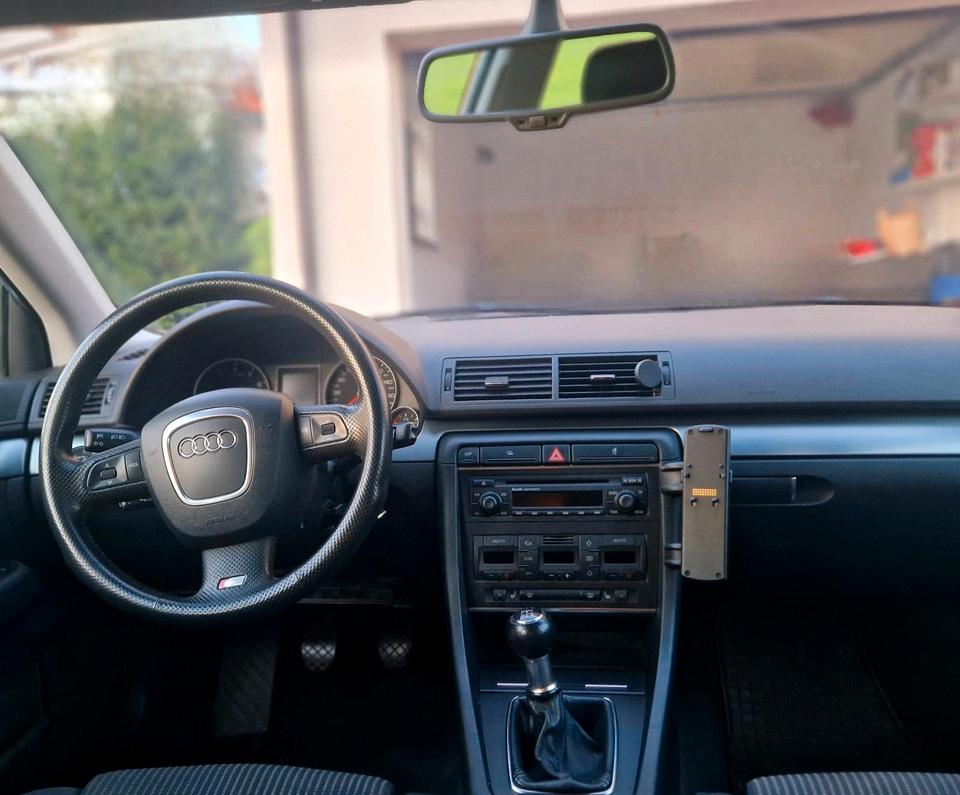 Audi A4 2004 — photo 8