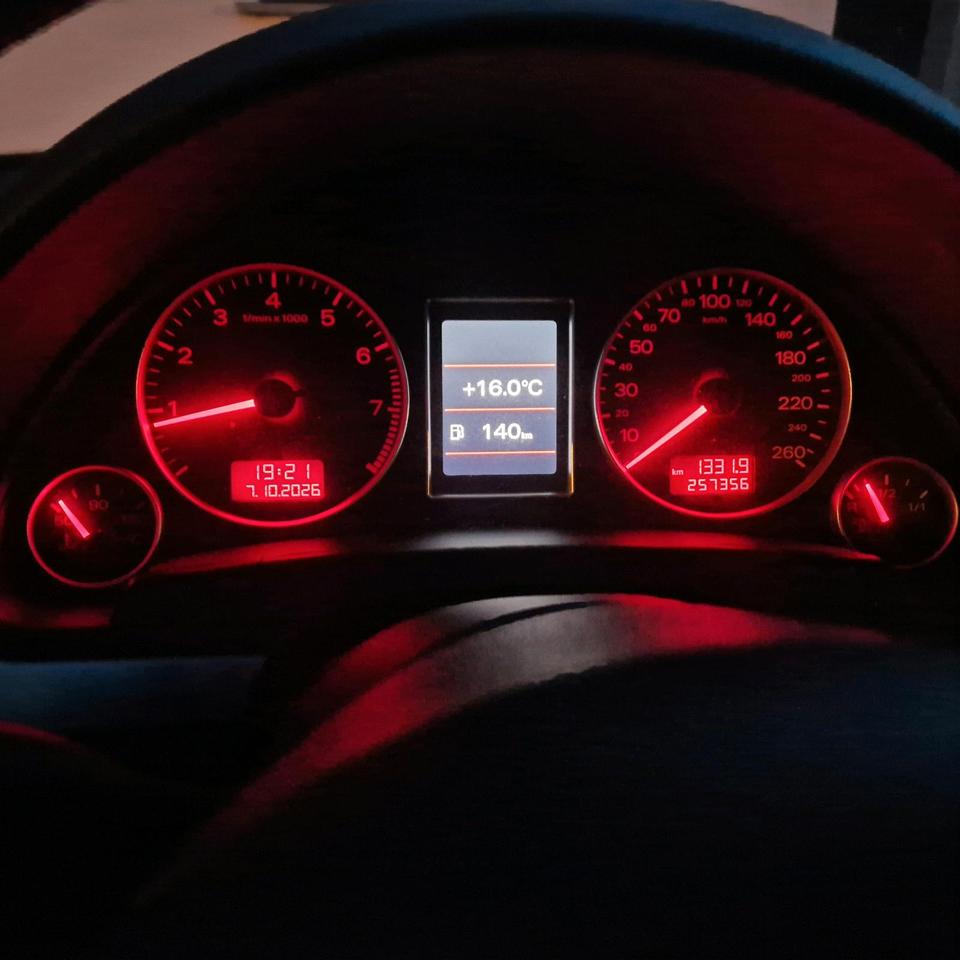 Audi A4 2004 — photo 9