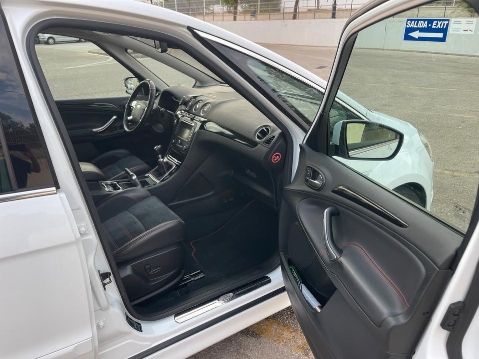 Ford S-Max 2012 — photo 11