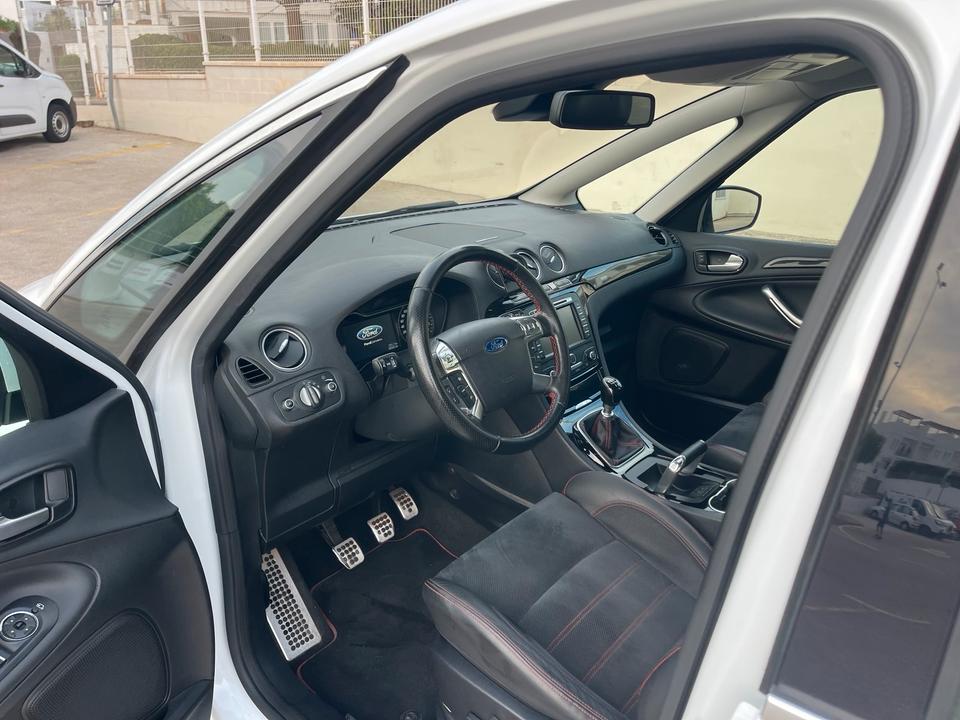 Ford S-Max 2012 — photo 13