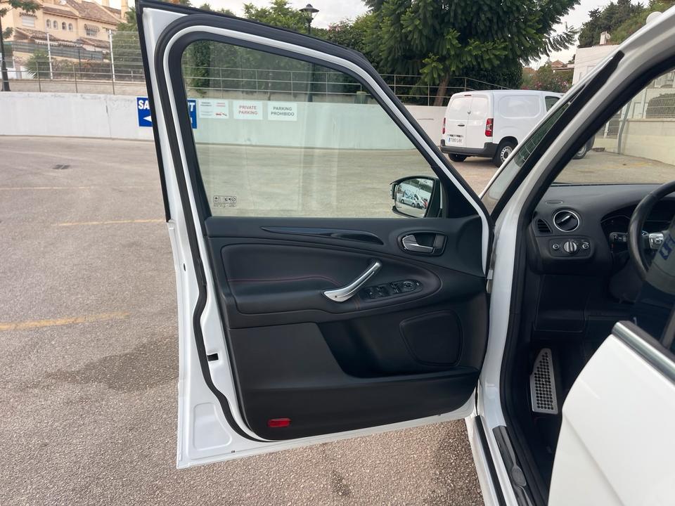 Ford S-Max 2012 — photo 15