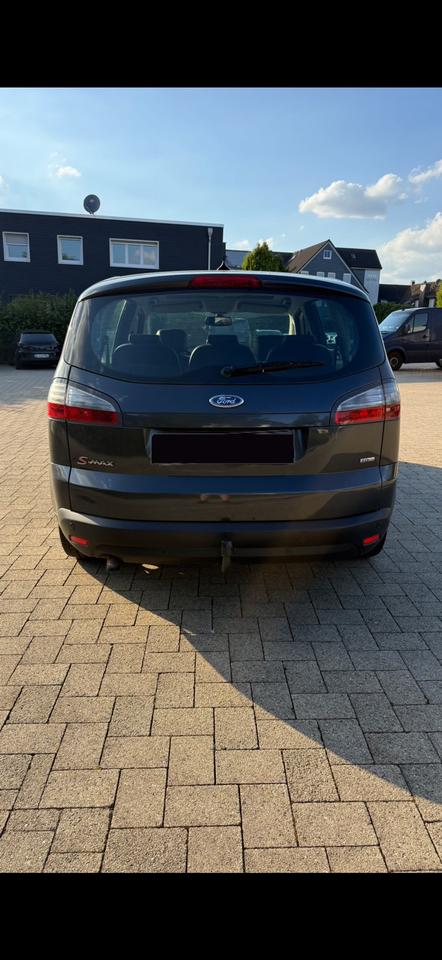 Ford S-Max 2006 — rear view