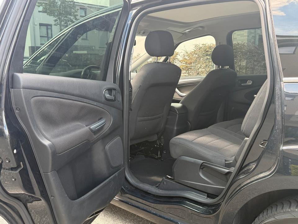 Ford S-Max 2010 — photo 12