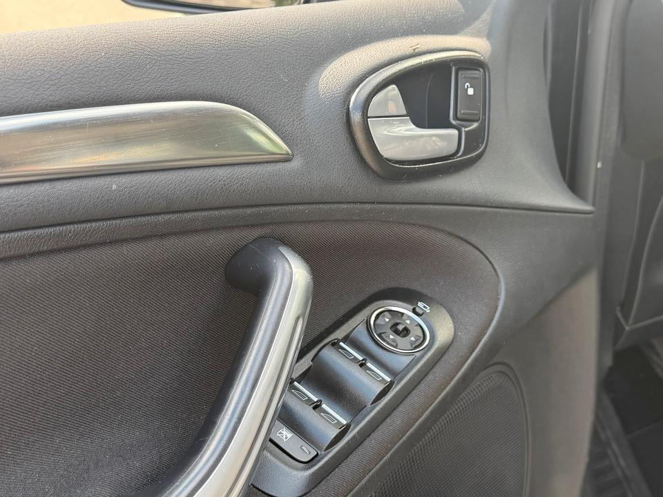 Ford S-Max 2010 — photo 13