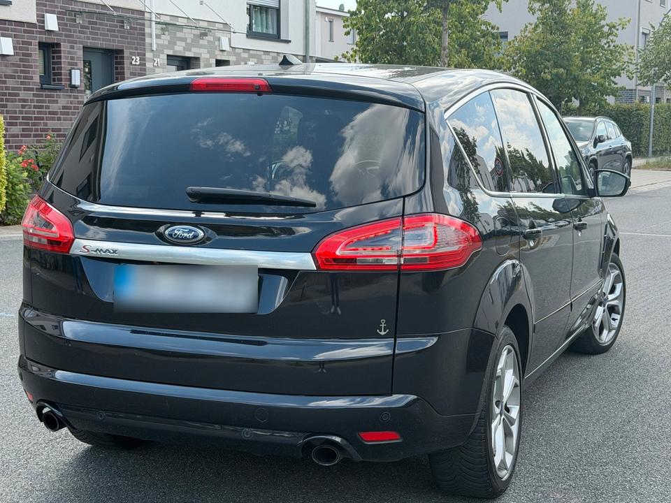 Ford S-Max 2010 — rear view