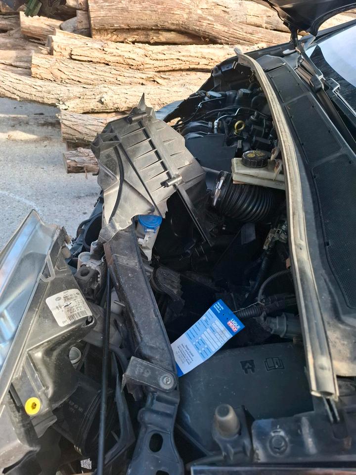 Ford S-Max 2010 — photo 11