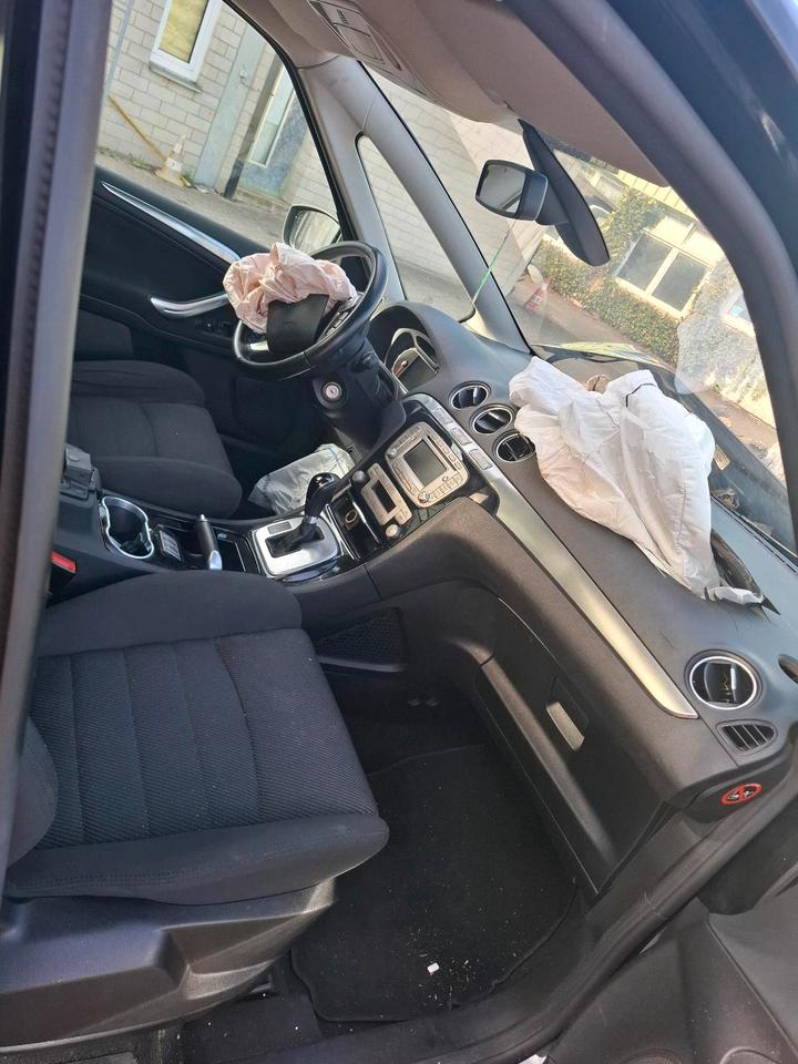 Ford S-Max 2010 — photo 9