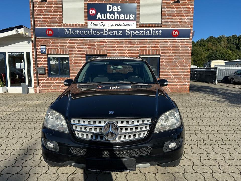 Mercedes Benz ML 350 2006 — rear view