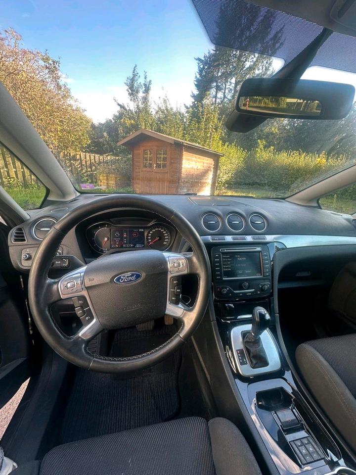 Ford S-Max 2011 — photo 11