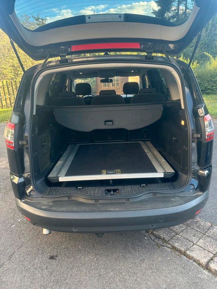 Ford S-Max 2011 — photo 12