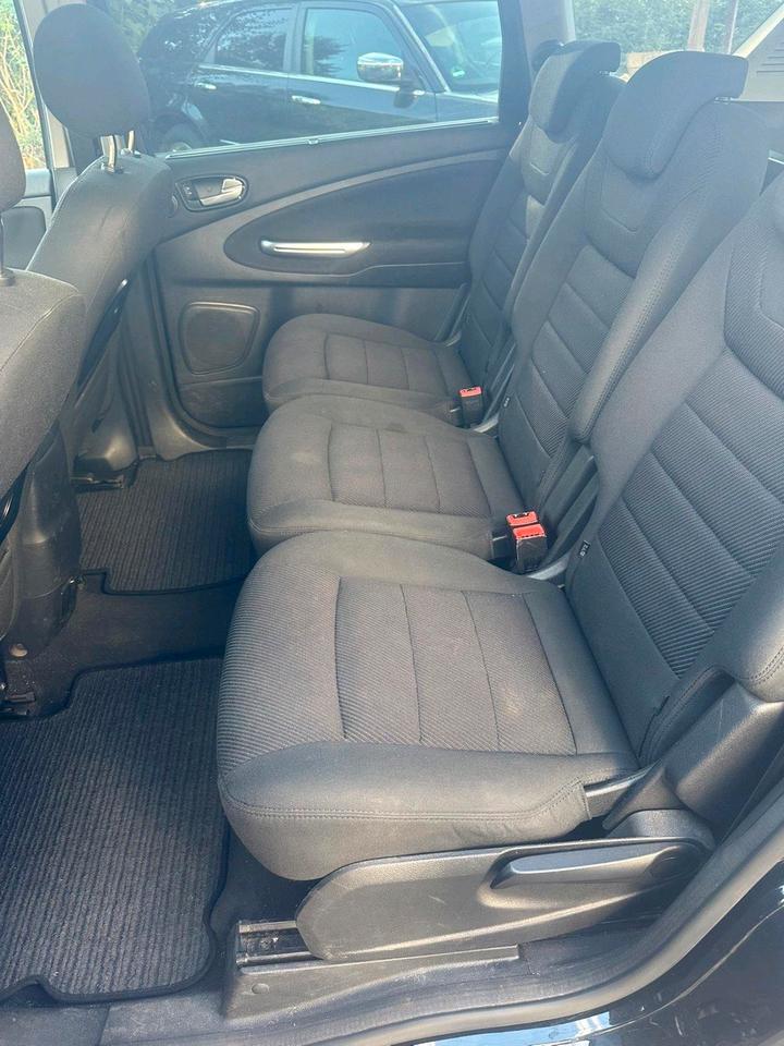 Ford S-Max 2011 — photo 14