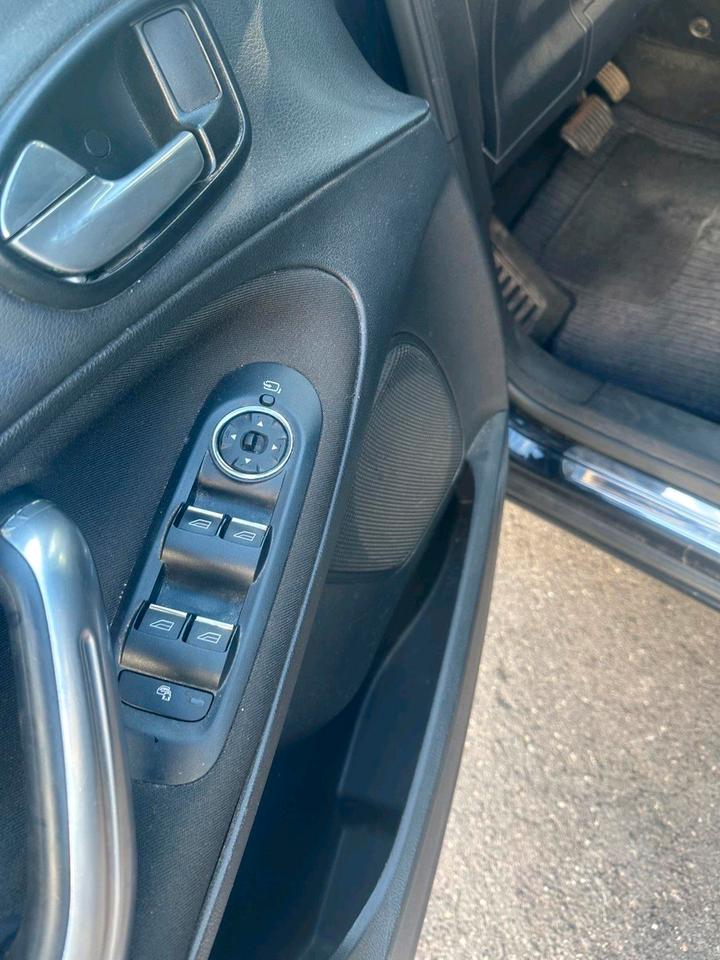 Ford S-Max 2011 — photo 15