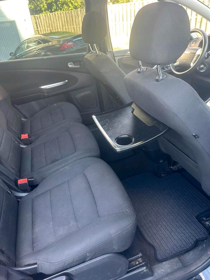 Ford S-Max 2011 — photo 17