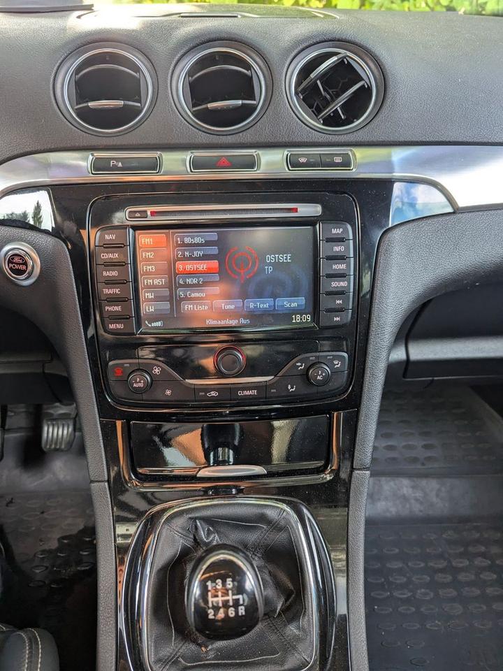 Ford S-Max 2010 — photo 10