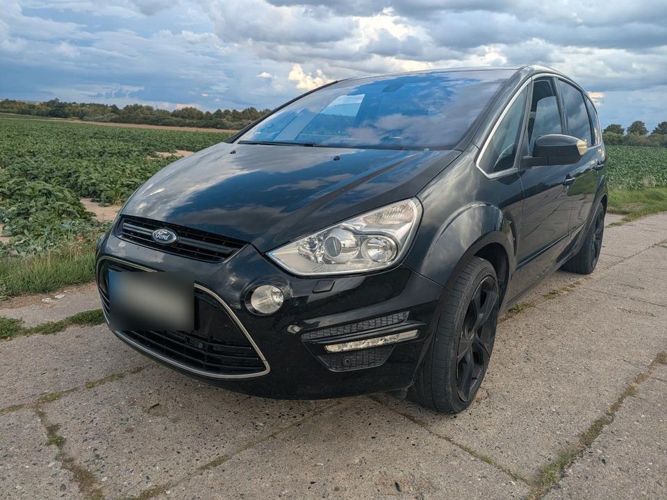 Ford S-Max 2010 — interior