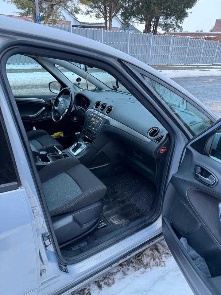 Ford S-Max 2012 — photo 10